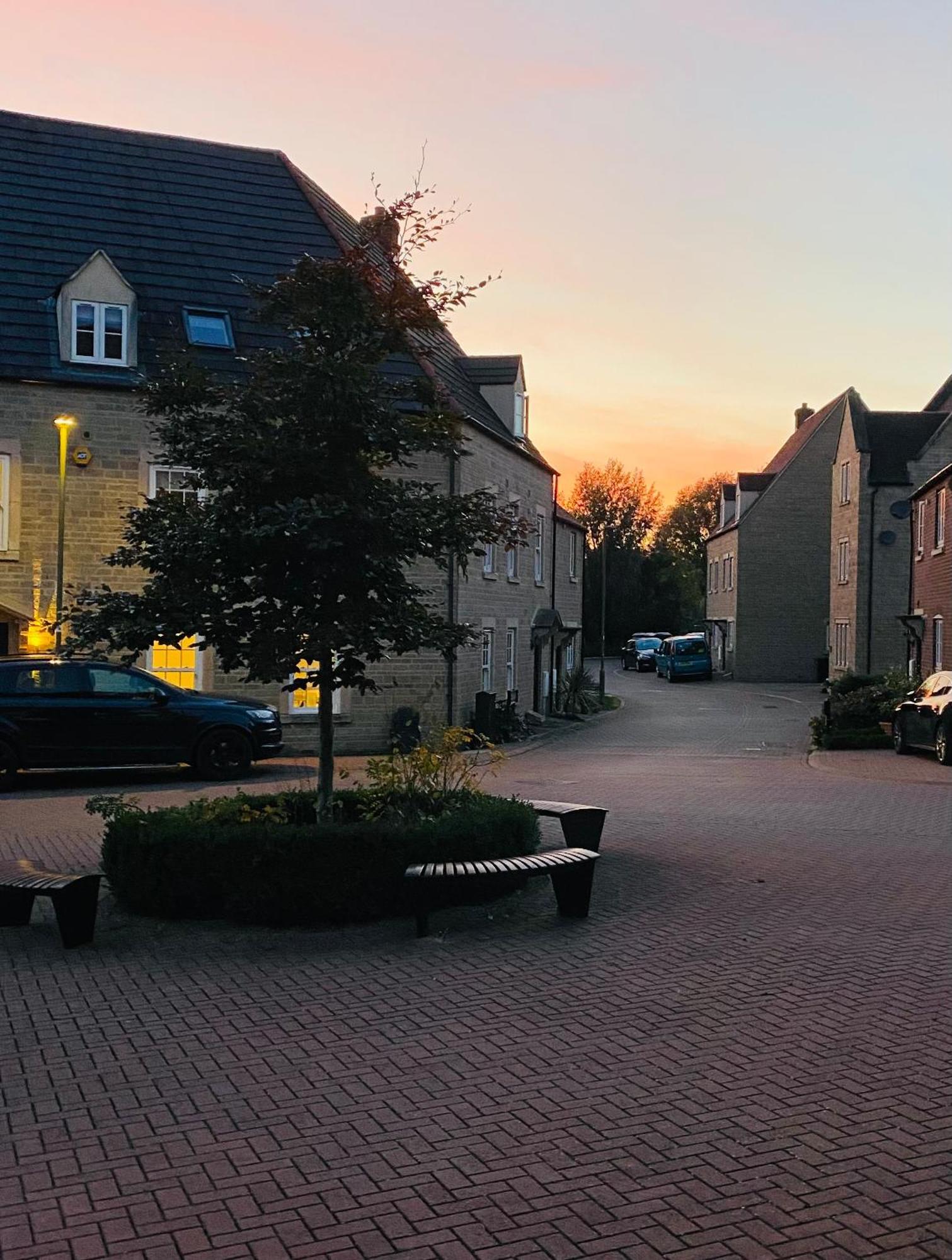 Modern Town House In Cotswolds - 3 Double Bedrooms Witney Exterior photo